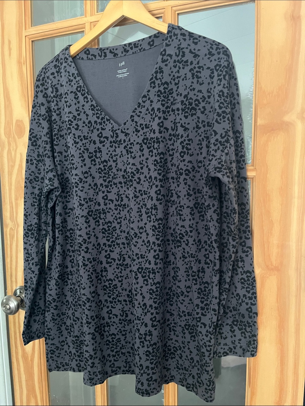 J Jill Simply Supima V Neck Tunic Top oversized, Gray Animal Print Long Sleeve